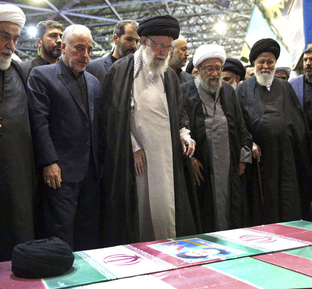 伊朗最高領袖哈梅內伊主持祈禱活動。美聯社