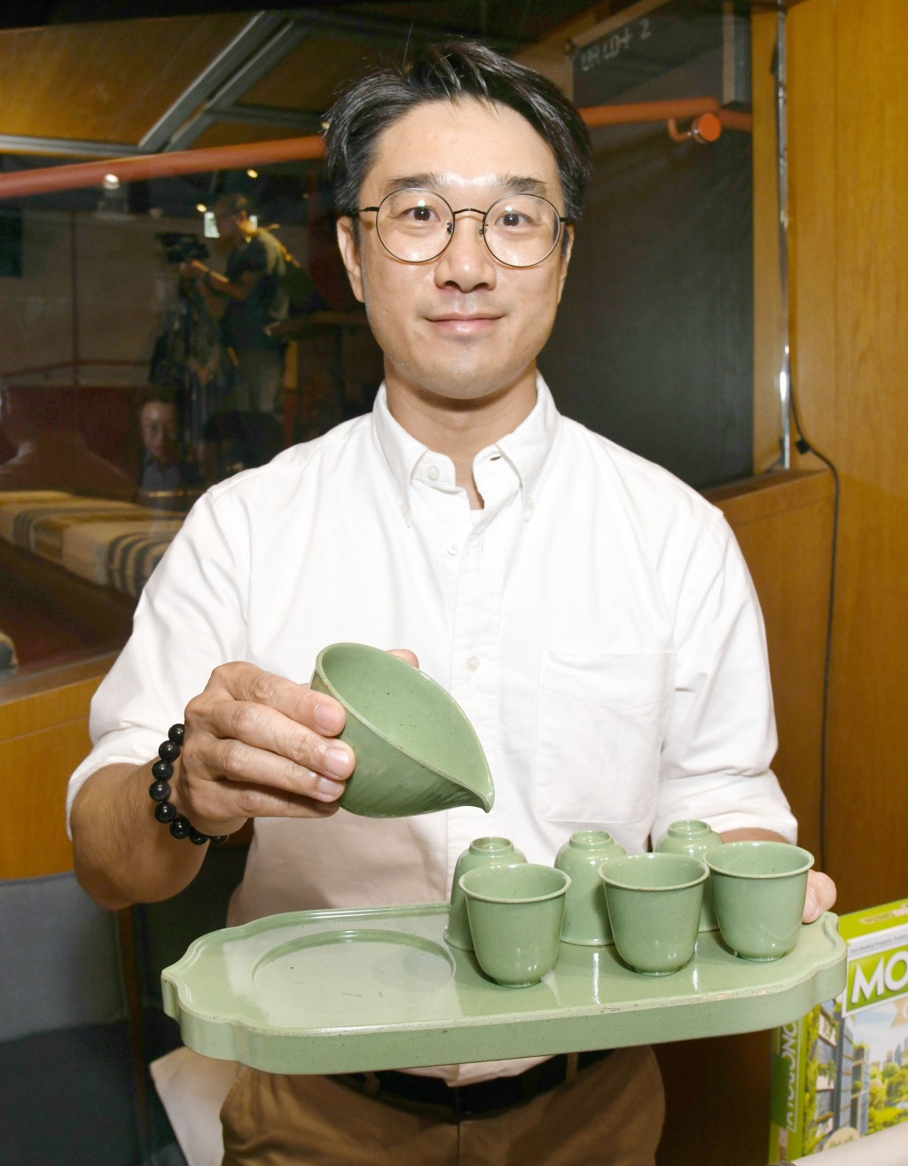 Homelover Products Limited负责人Jimmy手持的茶杯是利用天然稻谷和茶叶杆处理制成。