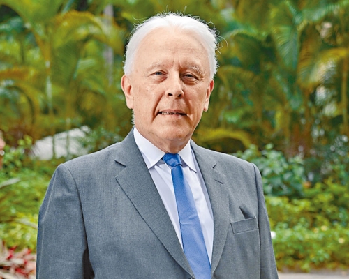 江樂士表示，法援署應撤回原訂批出律師團隊，確保公帑用得其所。