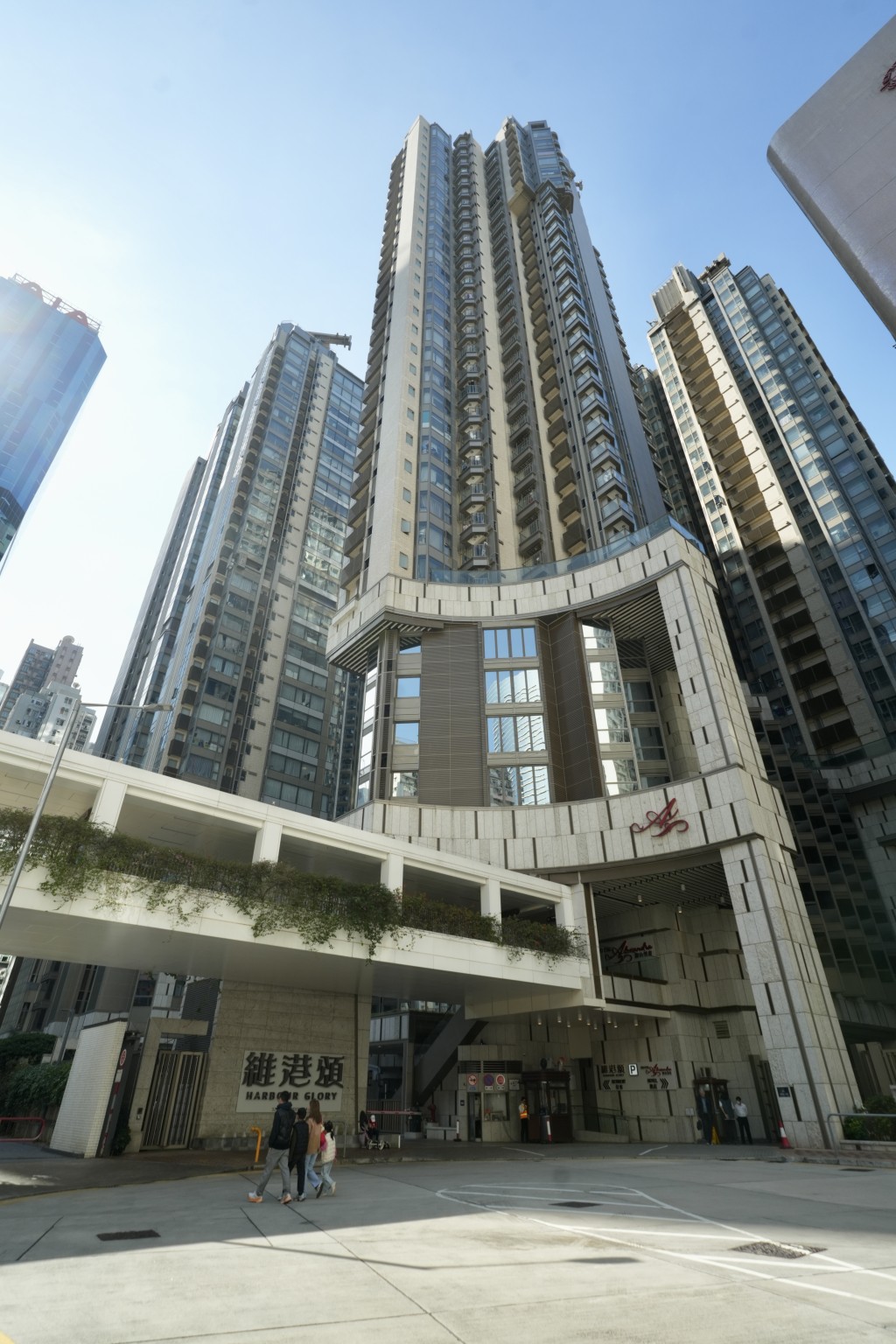 北角維港頌1座中高層A室，面積1455方呎，以4900萬成交，呎價約33677元。
