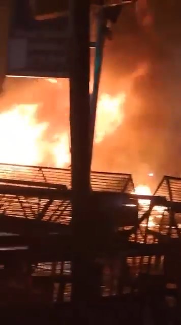 印度新德里街頭發生爆炸。X