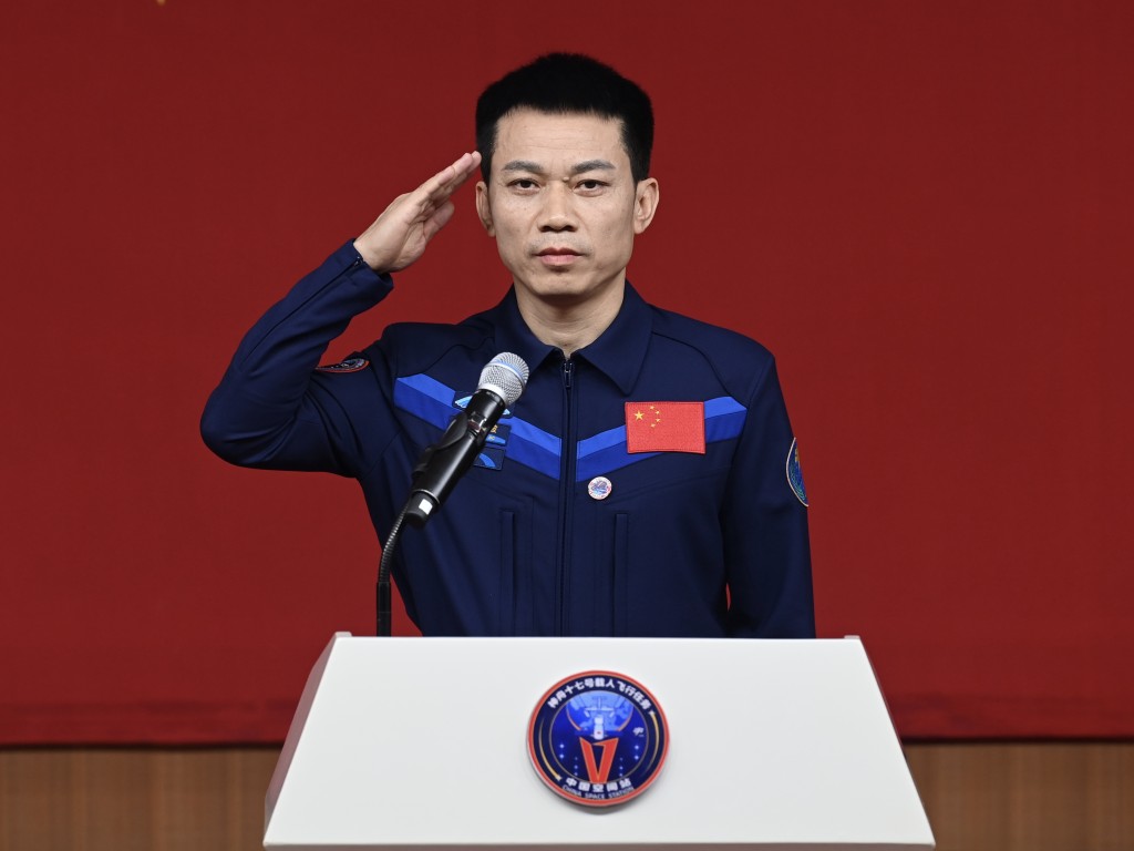 湯洪波將成為中國首個間隔最短時間執行兩次任務和首個最先重返太空站的太空人。(中新社)