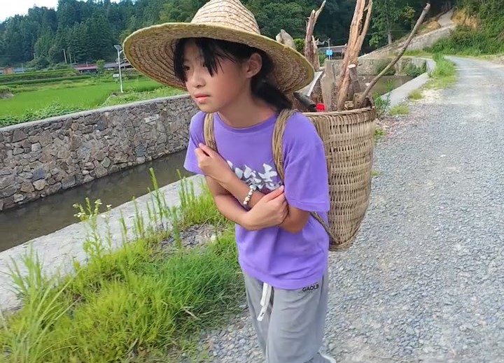 内地有家长付费让子女参加“吃苦夏令营”。小红书@走进贵州的变形计 内地有家长付费让子女参加“吃苦夏令营”。小红书@走进贵州的变形计