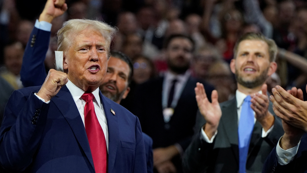特朗普出席共和黨全國大會首場會議，右耳戴着包紮繃帶。 路透社