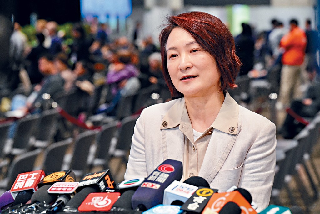 李慧琼極大可能繼續擔任內會主席，金融界陳振英被看好出任大主席。