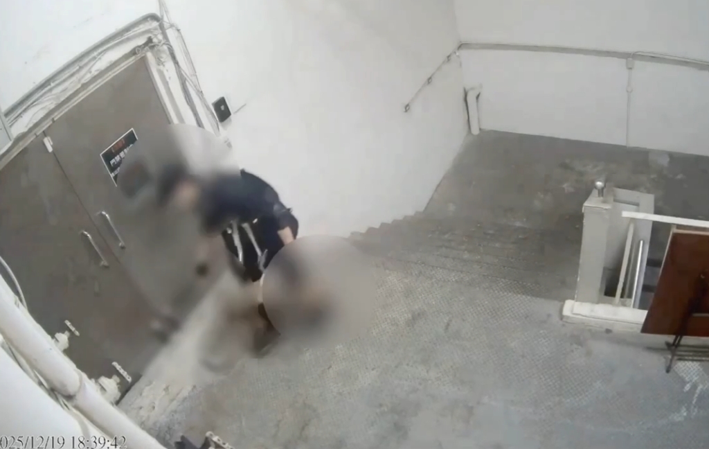 張文墮樓前最後身影。