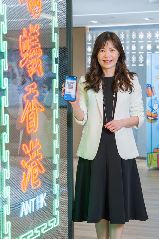 Venetia稱電子消費券令香港市民加快適應使用電子支付。