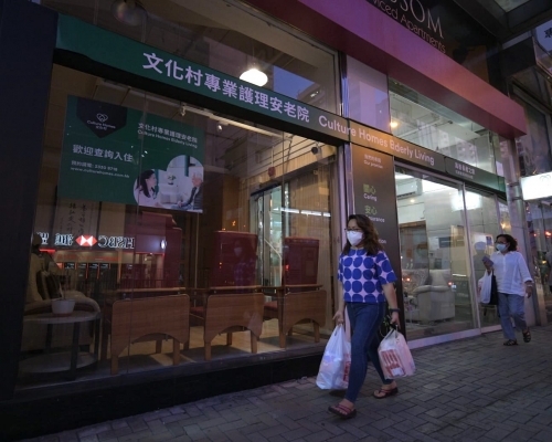 病人回到紅磡寶其利街文化村專業護理安老院後,在單人房隔離。