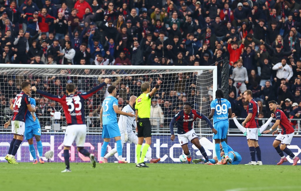 拿玻里各項賽事3場不勝。路透社