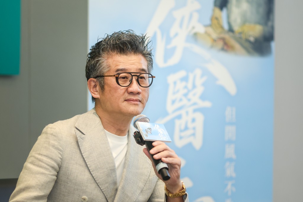 莫樹錦亦認為,做醫生的確需要能力,但仁心更為重要。 莫樹錦亦認為,做醫生的確需要能力,但仁心更為重要。