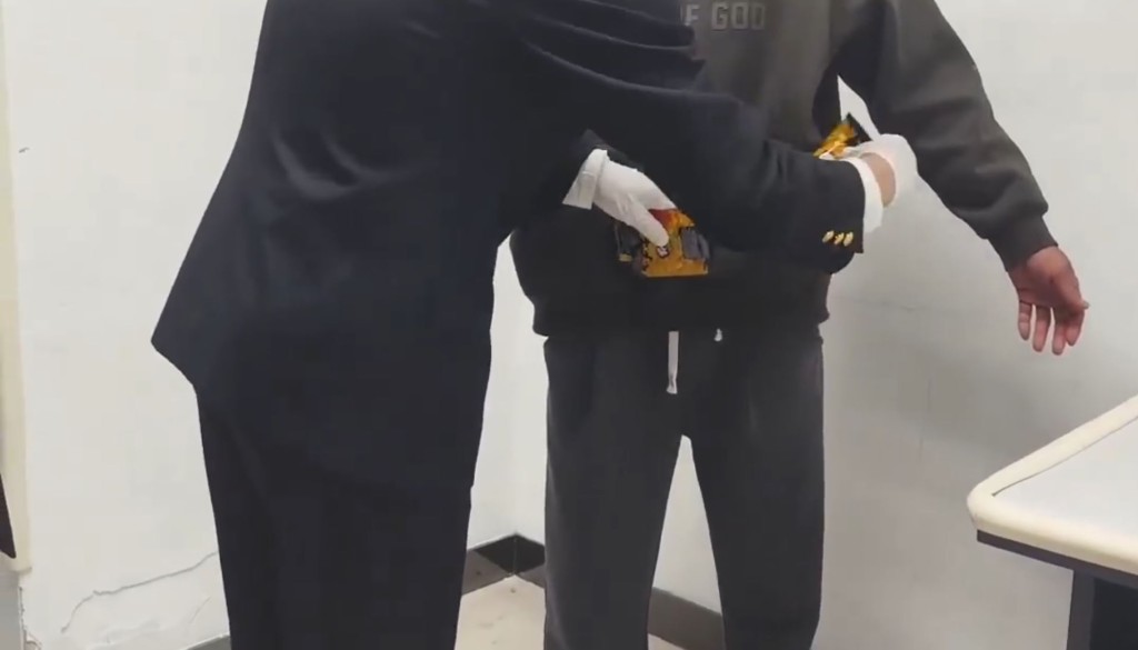 男子經羅湖口岸到大陸，被海關發現帶有大麻軟糖。海關發布