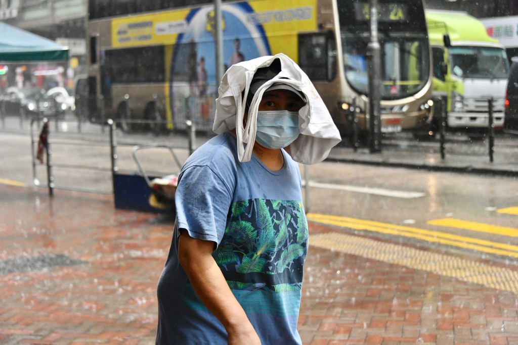 天文台發布秋季季度預報,預料香港氣溫正常至偏高,雨量正常至偏多。