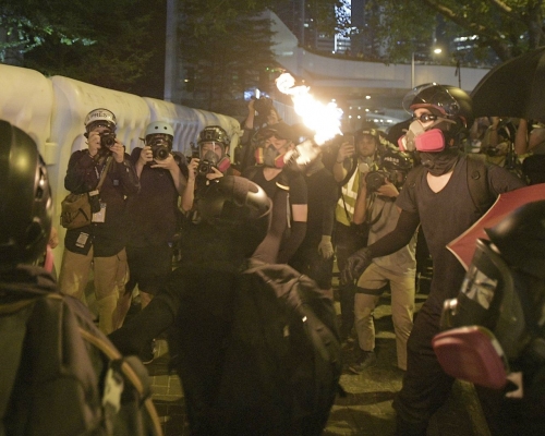 政府強烈譴責暴力及破壞行為。