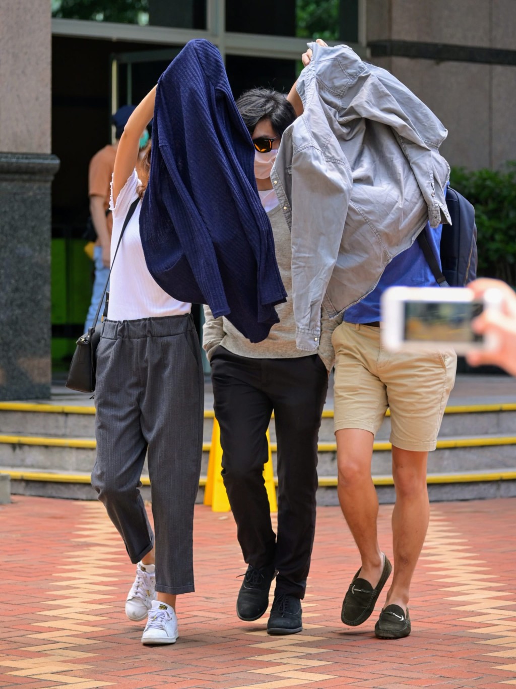 李志斗（中）。