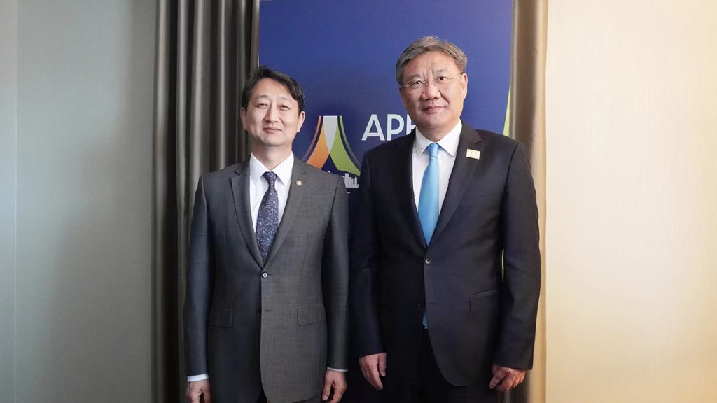 王文濤會見了南韓產業通商資源部通商交涉部長安德根。商務部