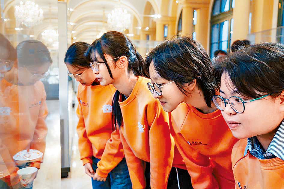 學生大使參觀世界文化遺產波茲坦忘憂宮，了解德國歷史文化。