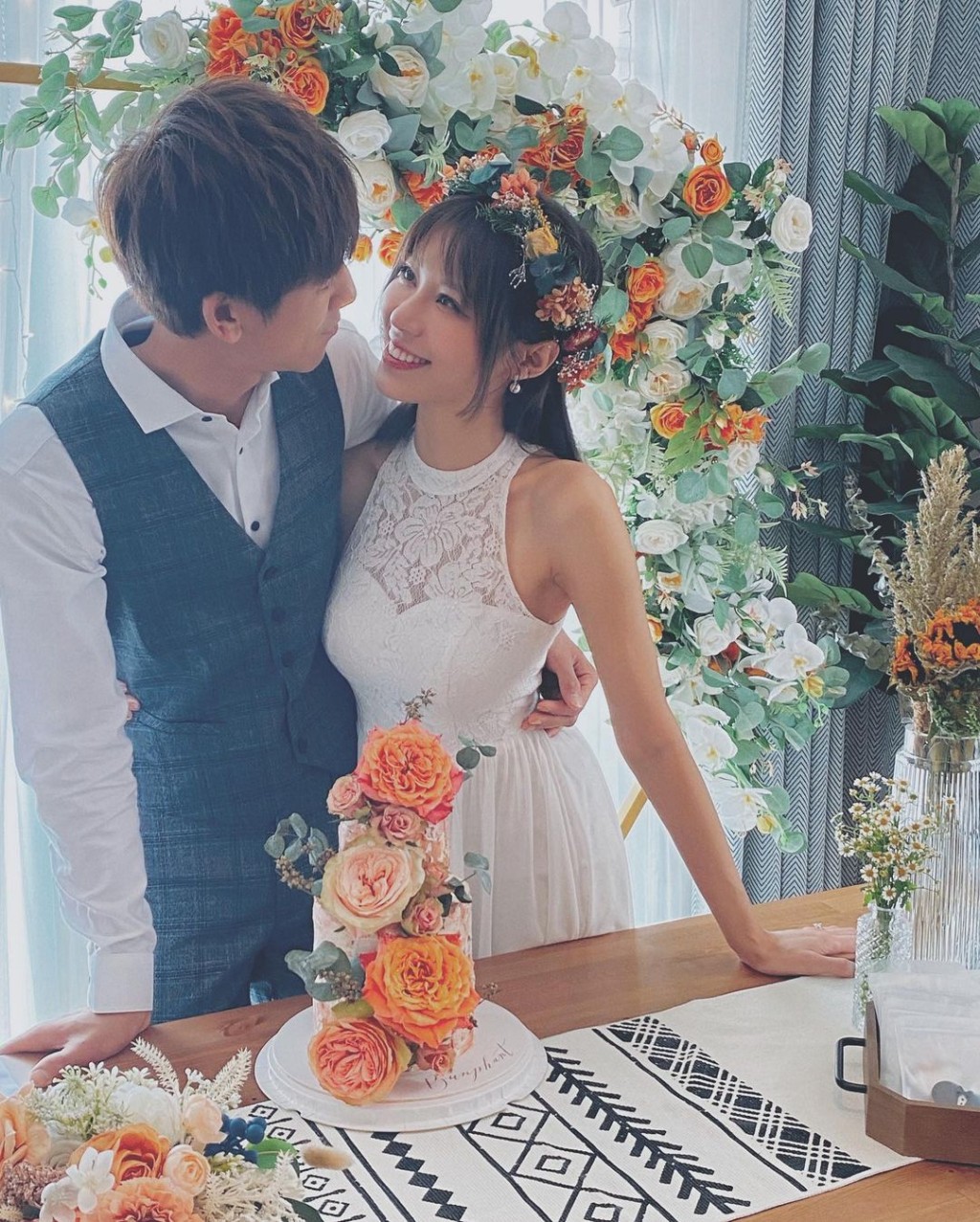 泳淘與拍拖14年的初戀男友林卓立結婚。