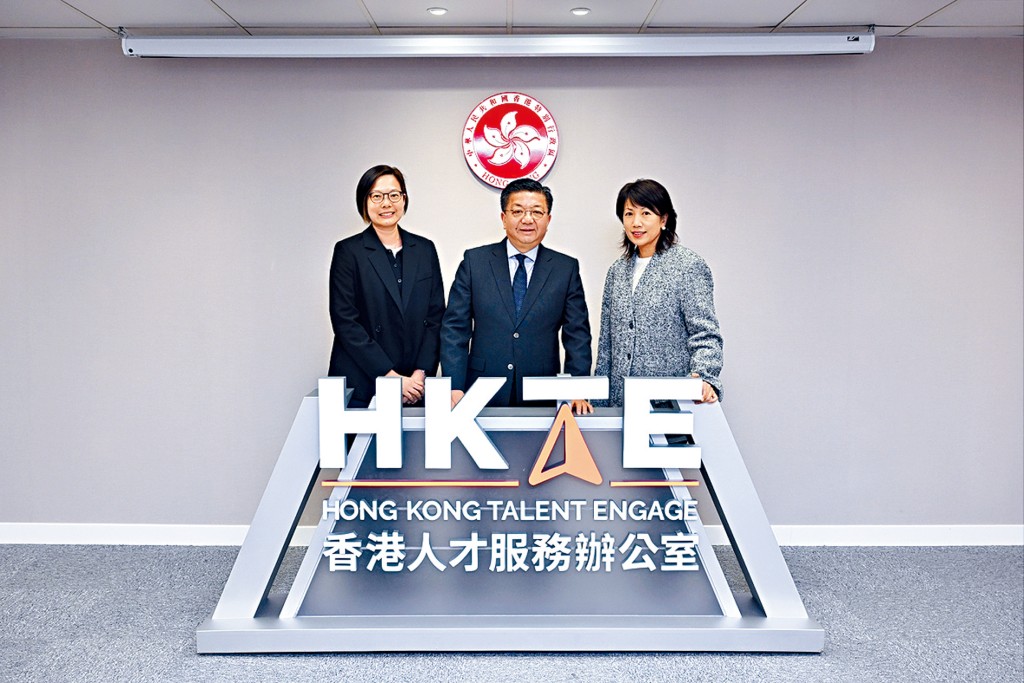 人才辦積極出訪世界各地招攬人才，本月便率團遠赴加拿大推廣。左起：人才辦經理（人才聯繫）劉宇嘉、人才辦總監劉鎮漢及人才辦高級經理（業務夥伴）陳嘉慧。