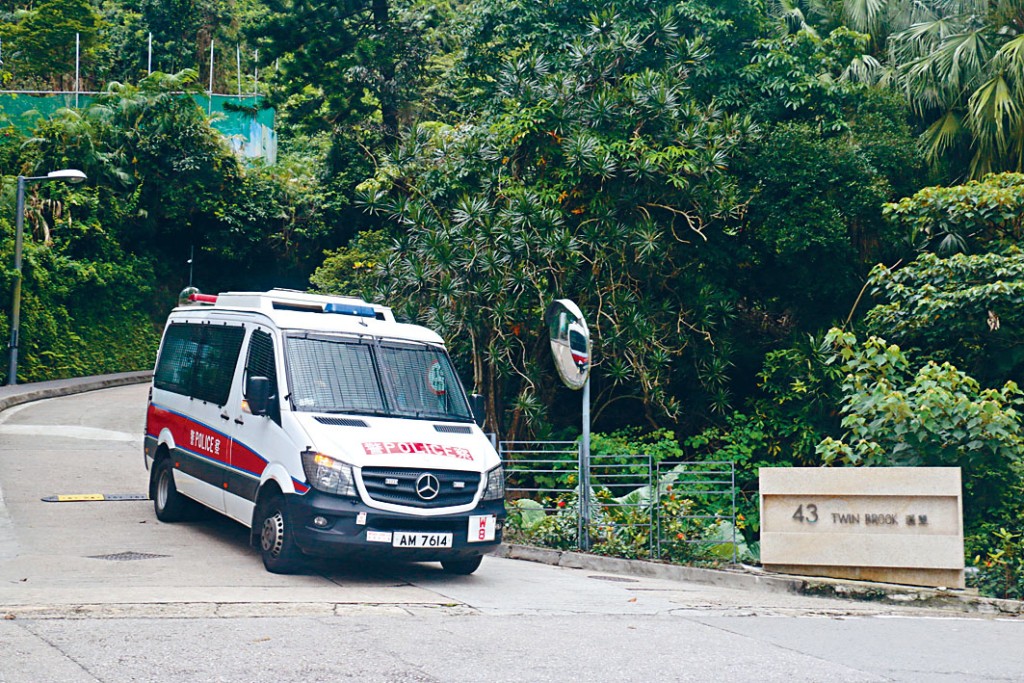 浅水湾道豪宅遭连环爆窃，警方到场调查。