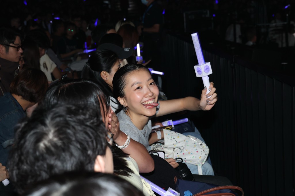 康堤行為開始有Eason影子。 康堤行為開始有Eason影子。