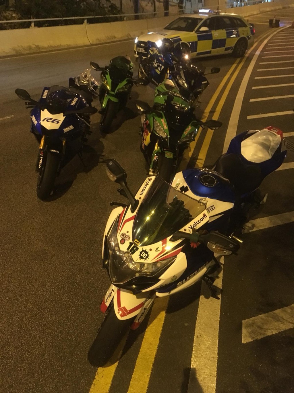 警員在行動中,還發現6部電單車及兩輛私家車懷疑非法改裝。