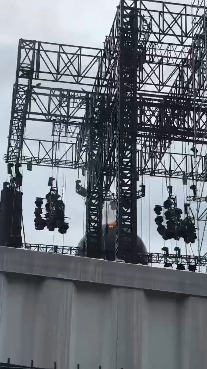 五月天香港演唱会舞台起火。（网上图片）