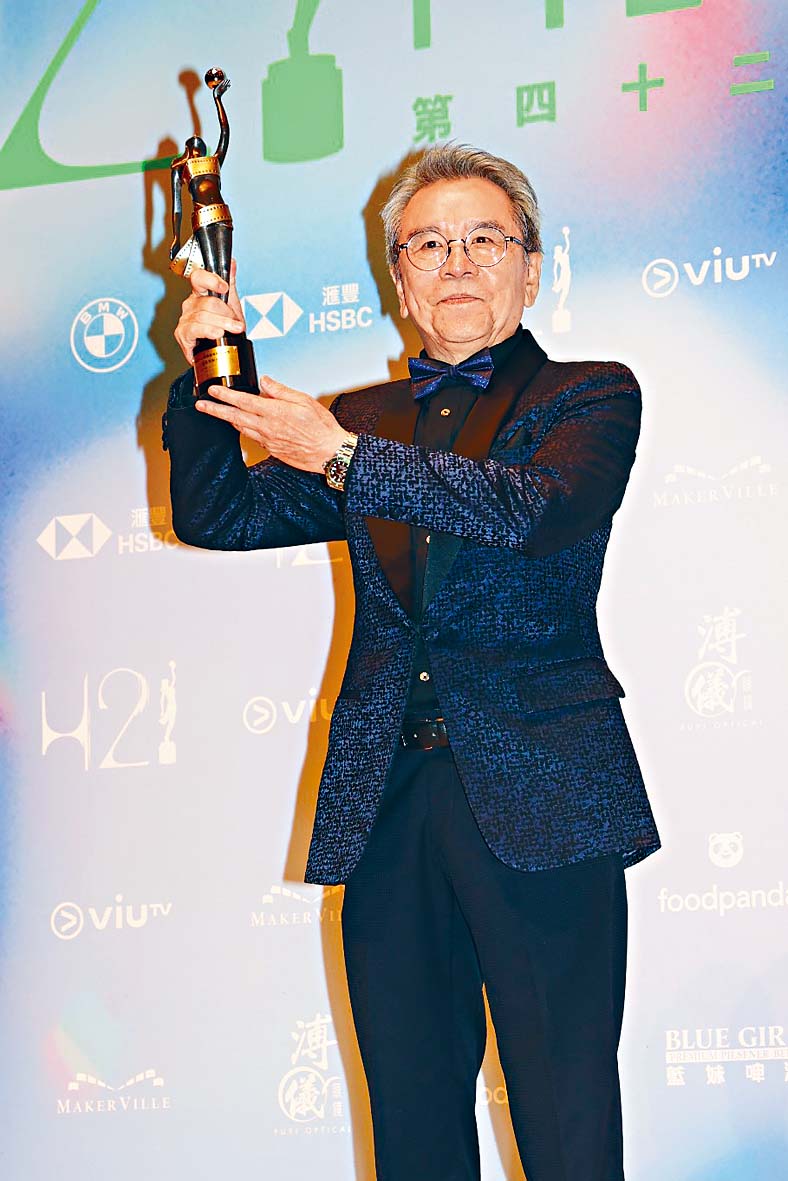 姜大衛憑《白日之下》中的周健通，摘下《第42屆香港電影金像獎》的最住男配角。