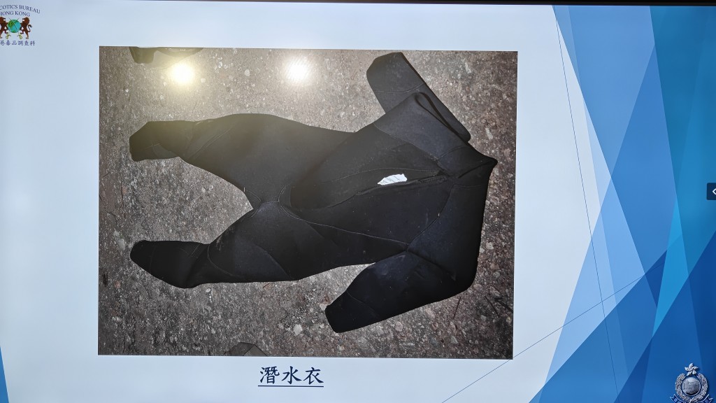 警方在現場及岸邊檢獲一批潛水裝備,包括氧氣樽,潛水衣,蛙鞋。 警方在現場及岸邊檢獲一批潛水裝備,包括氧氣樽,潛水衣,蛙鞋。