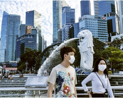 本港疫情嚴峻，新加坡加強入境管制。AP資料圖片
