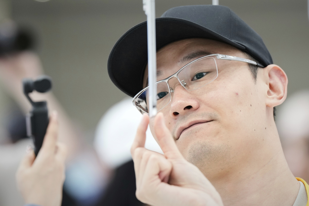 iPhone Air內地延期發售,未能與今年的另外三款iPhone同步發售。 美聯社 iPhone Air內地延期發售,未能與今年的另外三款iPhone同步發售。 美聯社