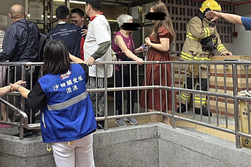 大批居民疏散。fb：鄧肇峰 Calvin Tang