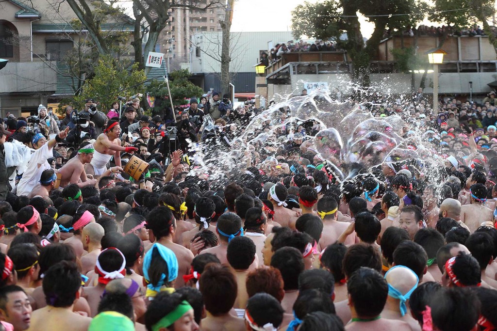 國府宮「裸祭」已有1250年歷史。aichi-now.jp