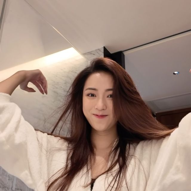 27歲TVB 港姐亞軍劉穎鏇（Tiffany）憑甜美笑容和高挑苗條的身材吸引了大批粉絲。