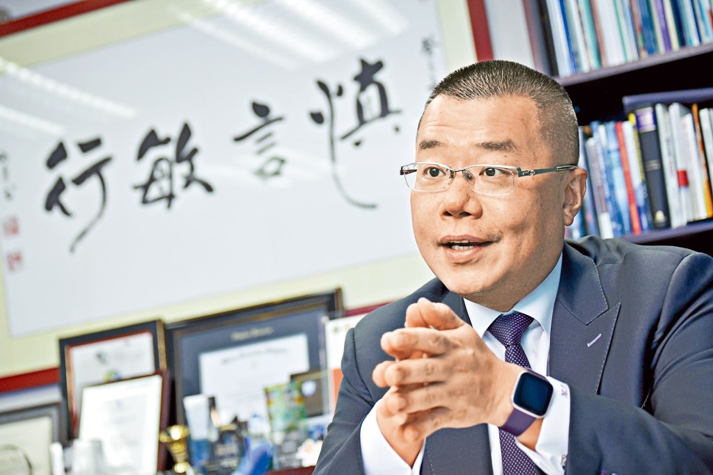 洪為民期望，未來深港可做到政務數據互通，便利香港公司到深圳註冊做生意。