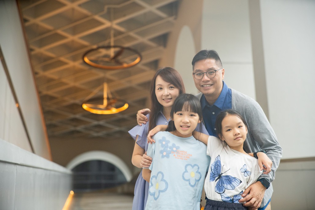王沛然一家四口幸福快樂。 王沛然一家四口幸福快樂。