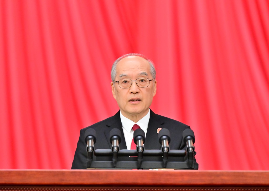 十四届全国人大四次会议在北京人民大会堂举行第二次全体会议。最高人民法院院长张军作最高人民法院工作报告。新华社