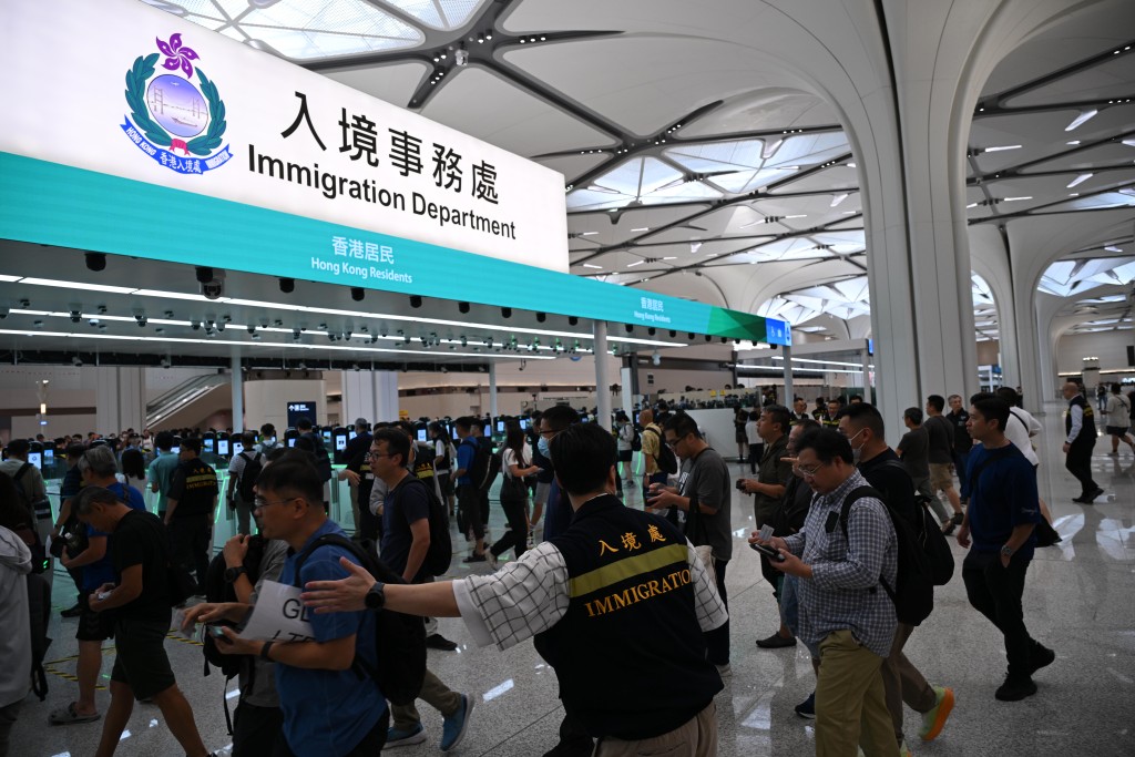 未開通前亦曾進行多次過萬人出入境演練。資料圖片 未開通前亦曾進行多次過萬人出入境演練。資料圖片