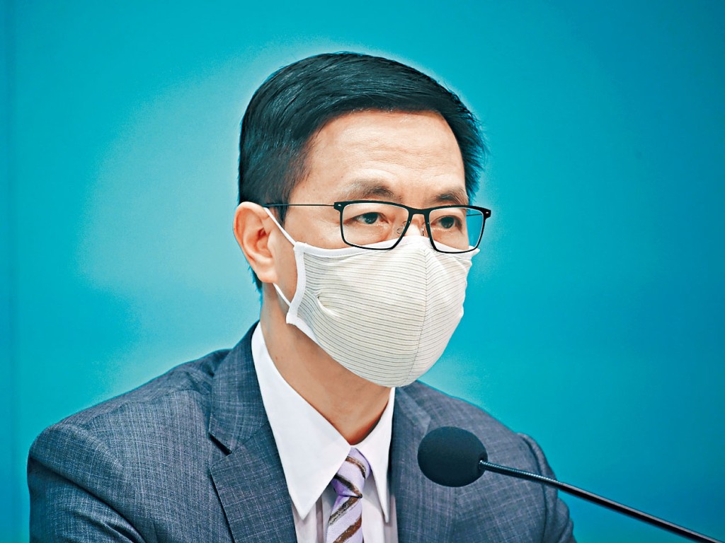 教育局局長楊潤雄指,學校復課後須盡用課室空間,增座位距離。