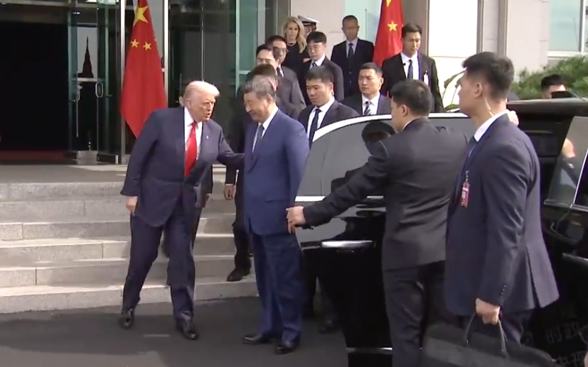 中美元首會晤結束後,特朗普總統送習近平主席上車。 央視 中美元首會晤結束後,特朗普總統送習近平主席上車。 央視