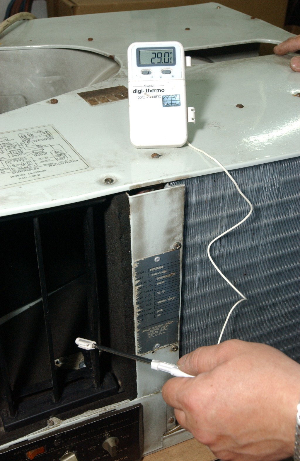 想冷气机操作正常及安全使用，最好定期请专人上门检查，以及清洗机内一些我们接触不到的零件，可保冷气机长久使用。