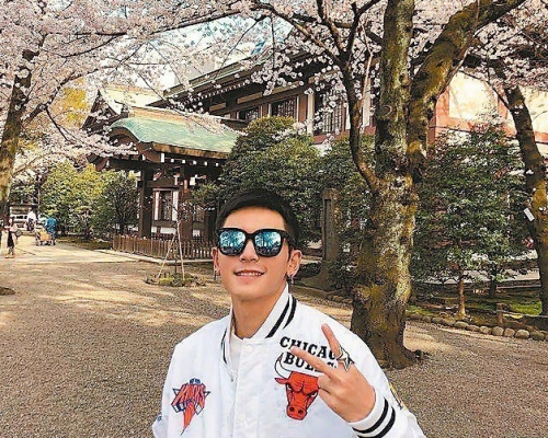 張哲瀚因參拜日本靖國神社被抵制。網上圖片