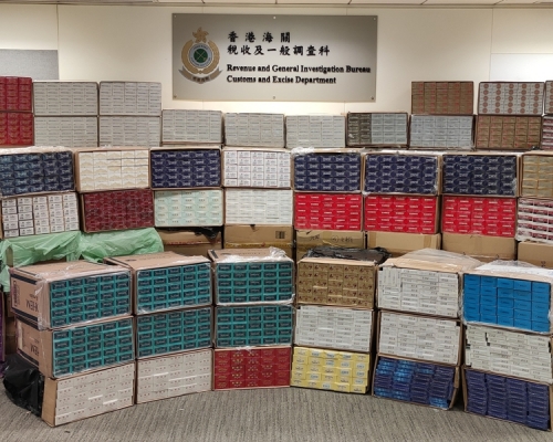 海關估計檢獲的私煙市值約517萬元。政府新聞處圖片