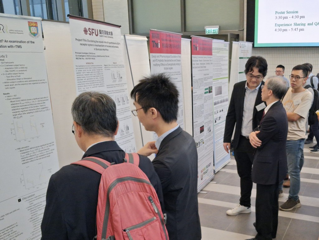 研資局日前在香港都會大學舉辦的海報展覽及工作坊，吸引來自12間自資院校共約200名學者參與。歐文瀚攝