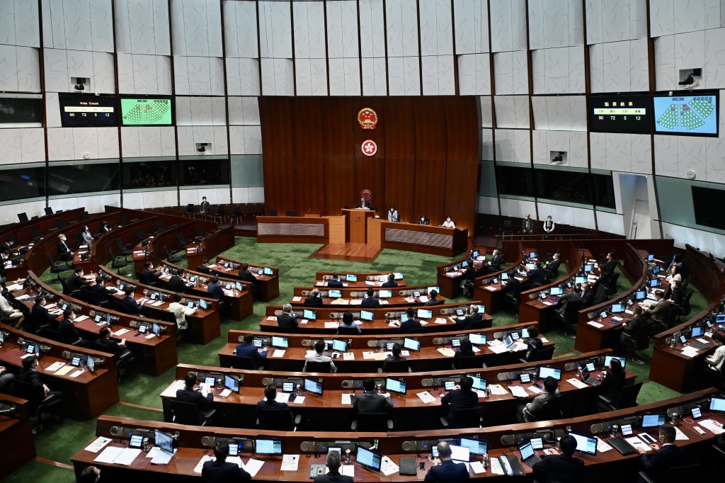 「全自由行」第二阶段立法程序今年内展开。