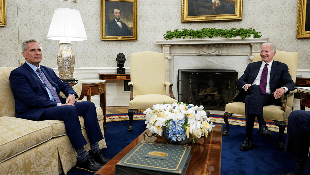 美國總統拜登與眾院議長麥卡錫22日協商結束，仍未達成協議。路透