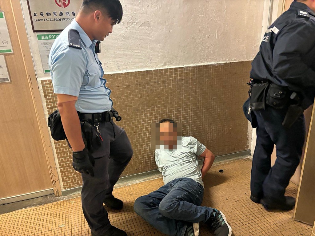 警方當場拘捕一名涉案男子。讀者提供