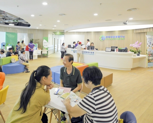 政府去年9月在葵青區成立首間地區康健中心。資料圖片