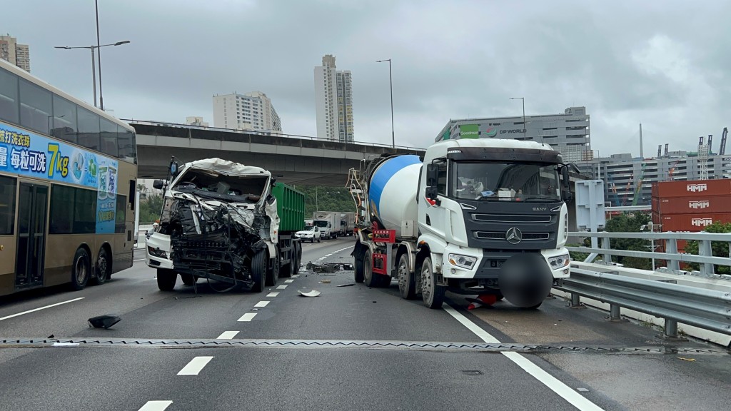 兩車相撞，幸無人受傷。林思明攝