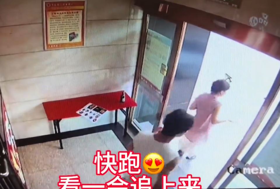 涉嫌食霸王餐的一家五口，被餐館老闆指是走位專業，表現淡定的慣犯。微博