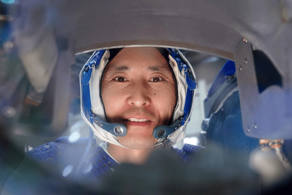 张志远正接受训练。新华网